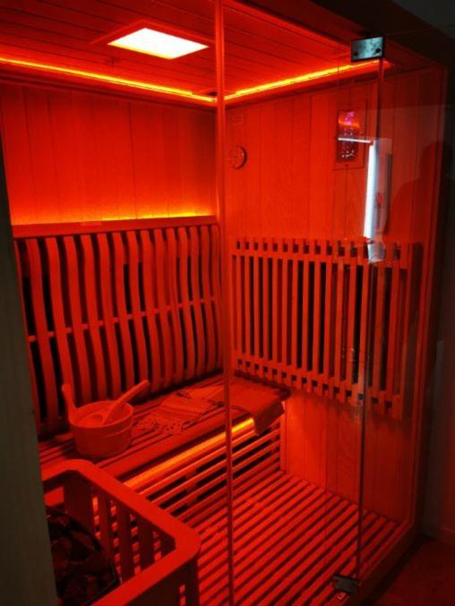 Spabyelleetlui Spa Rouge Ou Bleu Mouscron Dış mekan fotoğraf