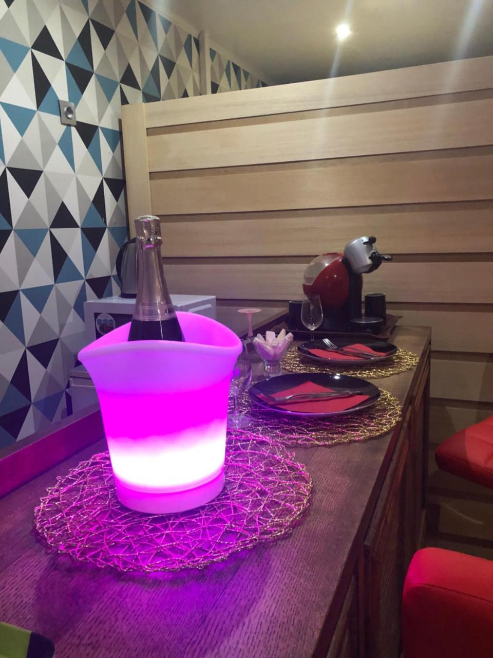 Spabyelleetlui Spa Rouge Ou Bleu Mouscron Dış mekan fotoğraf