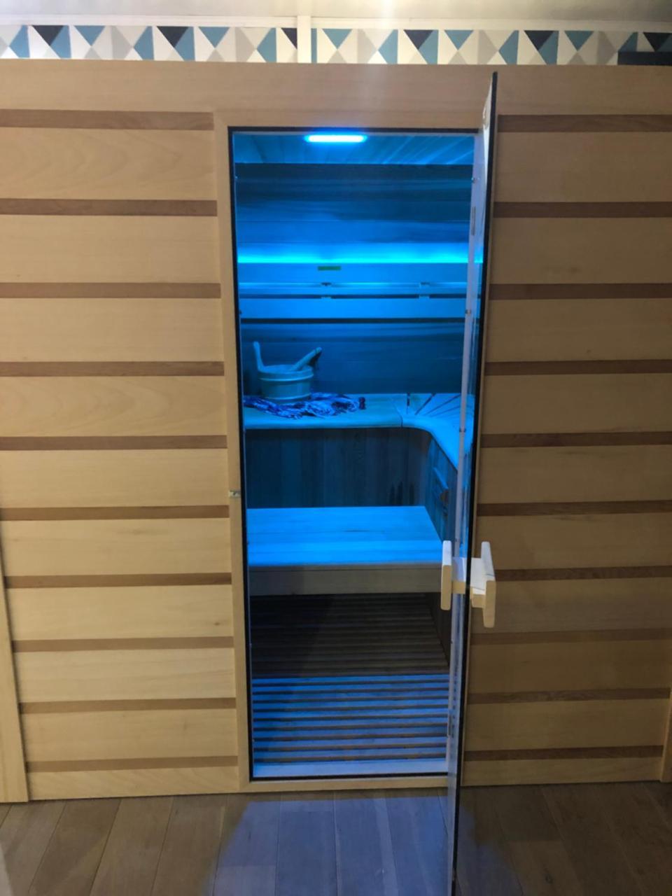 Spabyelleetlui Spa Rouge Ou Bleu Mouscron Dış mekan fotoğraf