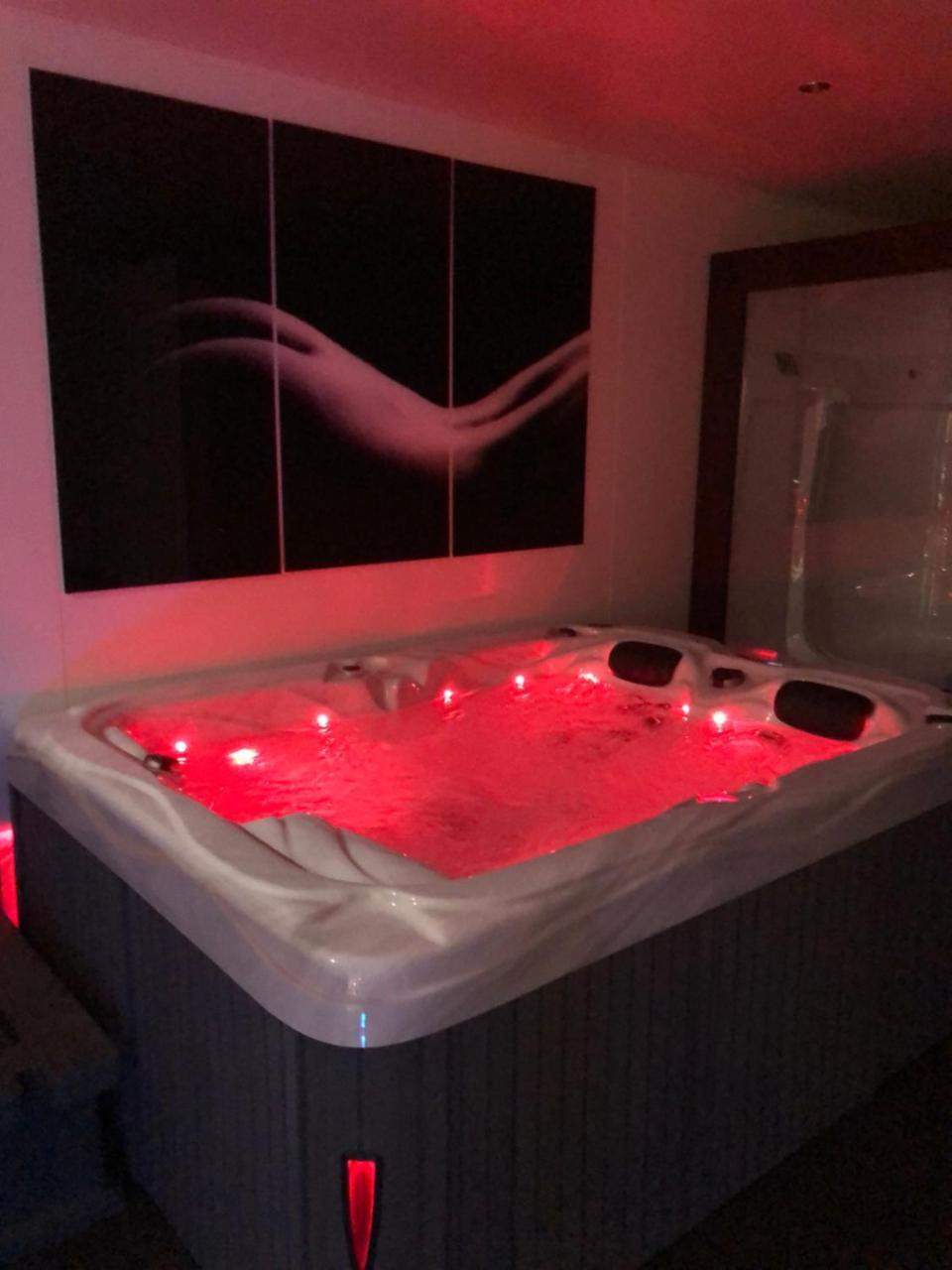 Spabyelleetlui Spa Rouge Ou Bleu Mouscron Dış mekan fotoğraf